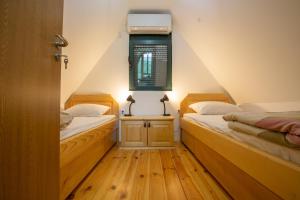 Postel nebo postele na pokoji v ubytování Cozy House Ostrog