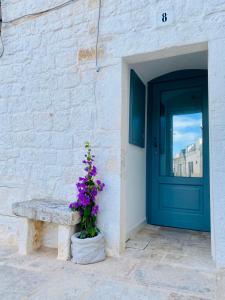 Η πρόσοψη ή η είσοδος του Trullo con Doccia Emozionale di Trulli Mamma Maj