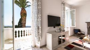 Μια τηλεόραση ή/και κέντρο ψυχαγωγίας στο Villa Sole Al Molino A Vento 8, Emma Villas