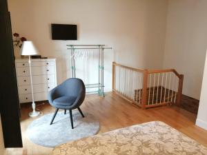 a living room with a chair and a crib at O Recuncho de Celia in Foz