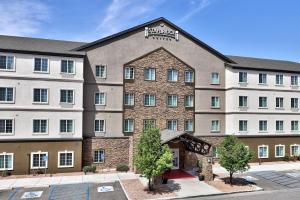 une représentation de l'avant d'un hôtel dans l'établissement Staybridge Suites Albuquerque North, an IHG Hotel, à Albuquerque