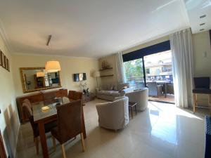 Posezení v ubytování LLOGUER30 Los delfines, swimming pools , near the beach and with parking