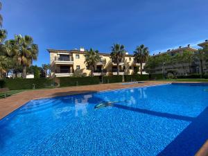 Bazén v ubytování LLOGUER30 Los delfines, swimming pools , near the beach and with parking nebo v jeho okolí