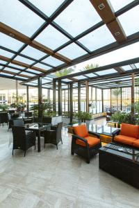 A restaurant or other place to eat at Radisson Blu Hotel & Convention Center, Alexandria