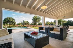 The swimming pool at or close to Villa Can Llorenç