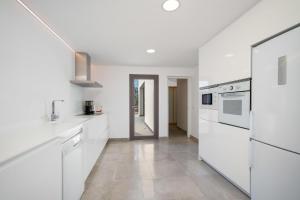 A kitchen or kitchenette at Villa Can Llorenç