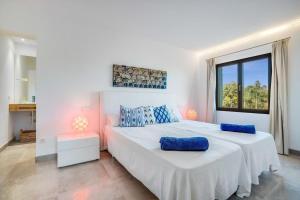 A bed or beds in a room at Villa Can Llorenç