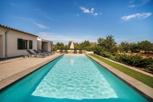 The swimming pool at or close to Villa Can Llorenç