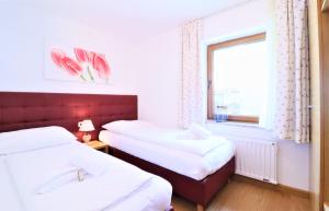 Łóżko lub łóżka w pokoju w obiekcie Chalet Schmittenbach - Pinzgau Holidays