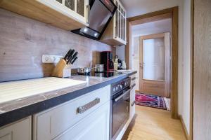 Kuchnia lub aneks kuchenny w obiekcie Chalet Schmittenbach - Pinzgau Holidays
