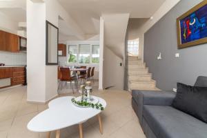 Posedenie v ubytovaní Pigadaki Villas Polychrono