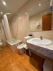 Ett badrum på Hotel Solana del Ter