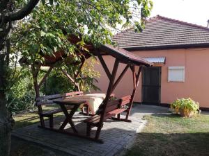 Vonkajšia záhrada v ubytovaní Holiday home in Balatonfenyves 38430