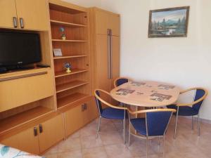 Televízia a/alebo spoločenská miestnosť v ubytovaní Holiday home in Balatonfenyves 38430 + 25 fotografií