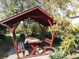 Vonkajšia záhrada v ubytovaní Holiday home in Balatonfenyves 38430