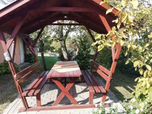 Vonkajšia záhrada v ubytovaní Holiday home in Balatonfenyves 38430