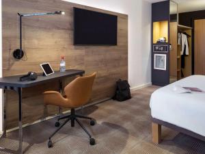 TV a/nebo společenská místnost v ubytování Novotel Lausanne Bussigny