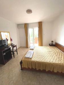 Postel nebo postele na pokoji v ubytování Garni Hotel S Coast