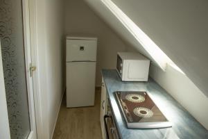 A kitchen or kitchenette at Sándor Apartman