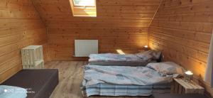 Postel nebo postele na pokoji v ubytování K85 Komańcza Baza Noclegowa Wypadowa Bieszczady Beskid Niski