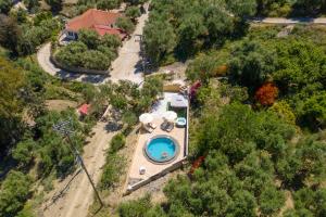 The swimming pool at or close to Country House DAFNI