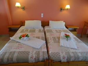 Uma cama ou camas num quarto em Chryssa Studios
