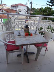Uma varanda ou terraço em Chryssa Studios