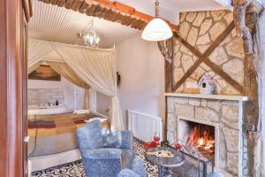 a living room with a fireplace and a bedroom at Park Mandalin Hotel - Adult only in Ağva