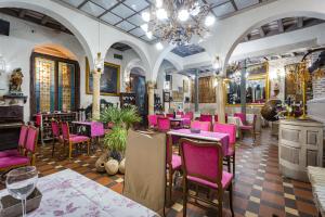 Ein Restaurant oder anderes Speiselokal in der Unterkunft Hotel Convento La Gloria 
