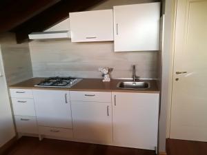 Kuchyň nebo kuchyňský kout v ubytování EDO'S HOME + 12 fotografií