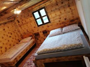 Postel nebo postele na pokoji v ubytování Etno kuce Miljevic
