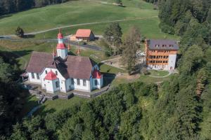 Una vista aérea de Hotel Gasthaus Hergiswald