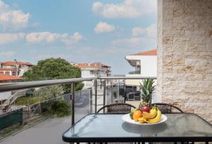 a bowl of fruit on a table on a balcony at Eolica Rooms in Sarti