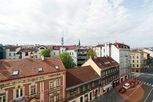 Nespecifikovaný výhled na destinaci Praha nebo výhled na město při pohledu z apartmánu
