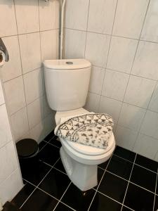 Ένα μπάνιο στο Amsterdam Beach Apartment 2, Private Garden +8 φωτογραφίες