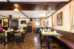 a dining room with tables and chairs in a restaurant at Landgasthof zur Sonne in Auggen