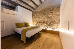 Säng eller sängar i ett rum på Bravissimo Plaça del Vi, Design Penthouse
