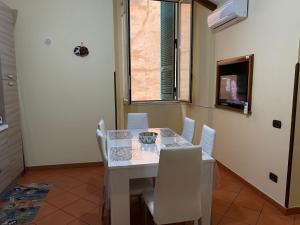 Fotografia z galérie ubytovania Home in love: vicoletto dei presepi v Neapole