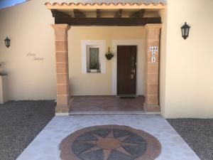 Fasada lub wejście do obiektu Casa Ladena