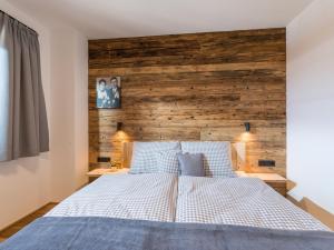 A bed or beds in a room at Bauernhof Streitenau