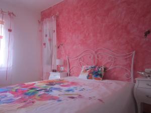 A bed or beds in a room at Casa Platja d'en Robert
