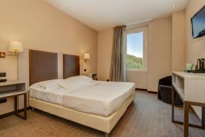 Postel nebo postele na pokoji v ubytování Hotel Tripoli
