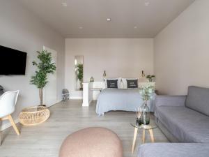 a living room with a bed and a couch at limehome Berlin Chausseestraße in Berlin