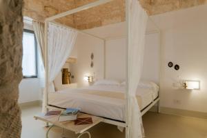 Ένα ή περισσότερα κρεβάτια σε δωμάτιο στο Cementine Traditional Suites by Wonderful Italy
