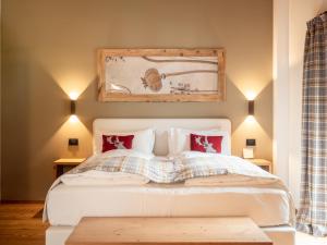 Postel nebo postele na pokoji v ubytování FIORI Dolomites Experience Hotel