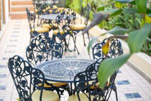 a row of tables and chairs on a patio at Hotel Dinastia Real in Duitama