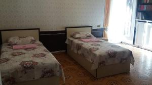 Postel nebo postele na pokoji v ubytování Royal Boutique Hotel on Kievyan