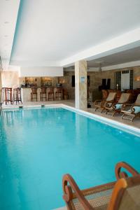 Basen w obiekcie Huge Golf and Spa Mansion 8 min from Puerto Banus lub w pobliżu