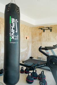Centrum fitness w obiekcie Huge Golf and Spa Mansion 8 min from Puerto Banus