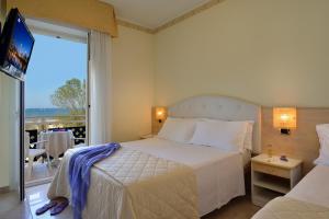 Posteľ alebo postele v izbe v ubytovaní Hotel Gaston + 19 fotografií